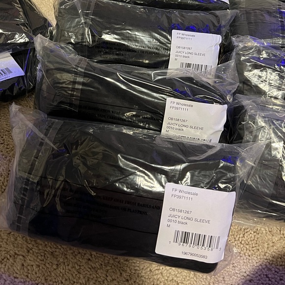 $88 Free People NWT Juicy Long Sleeve Tunic/Thermal Black - Picture 3 of 3